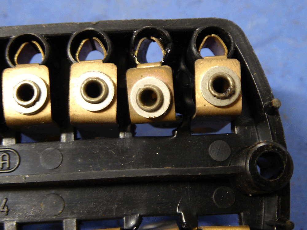 Fuse block fit to Moto Guzzi 850 GT, 850 GT California, and 850 California Police motorcycles.