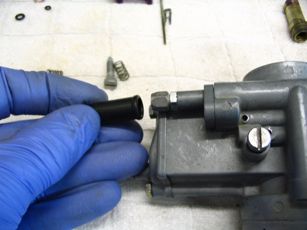 Place a rubber dust cap on the cable adjuster for the choke (enricher).
