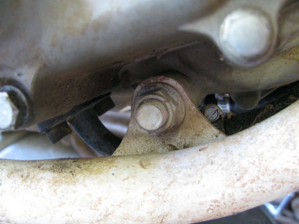 DR350 oil hose routing. This is the right hose where it connects to the engine case. A narrow band worm drive hose clamp is used here to achieve adequate clearance of the engine case and skid plate. An O-ring seals the flange to the engine case.