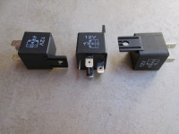 40 amp, 5 pin mini relay (SPDT) with mounting bracket.