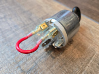 This jumper wire with piggyback terminal is necesary to achive the same functionality as the original ignition switch.