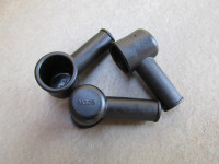 Rubber boot/cover for small wire terminals (MG# 12702900-ALT).