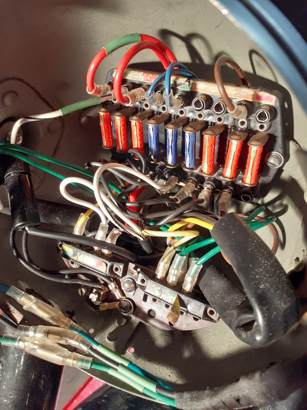 A good view of the connections inside a standard police headlight bucket.