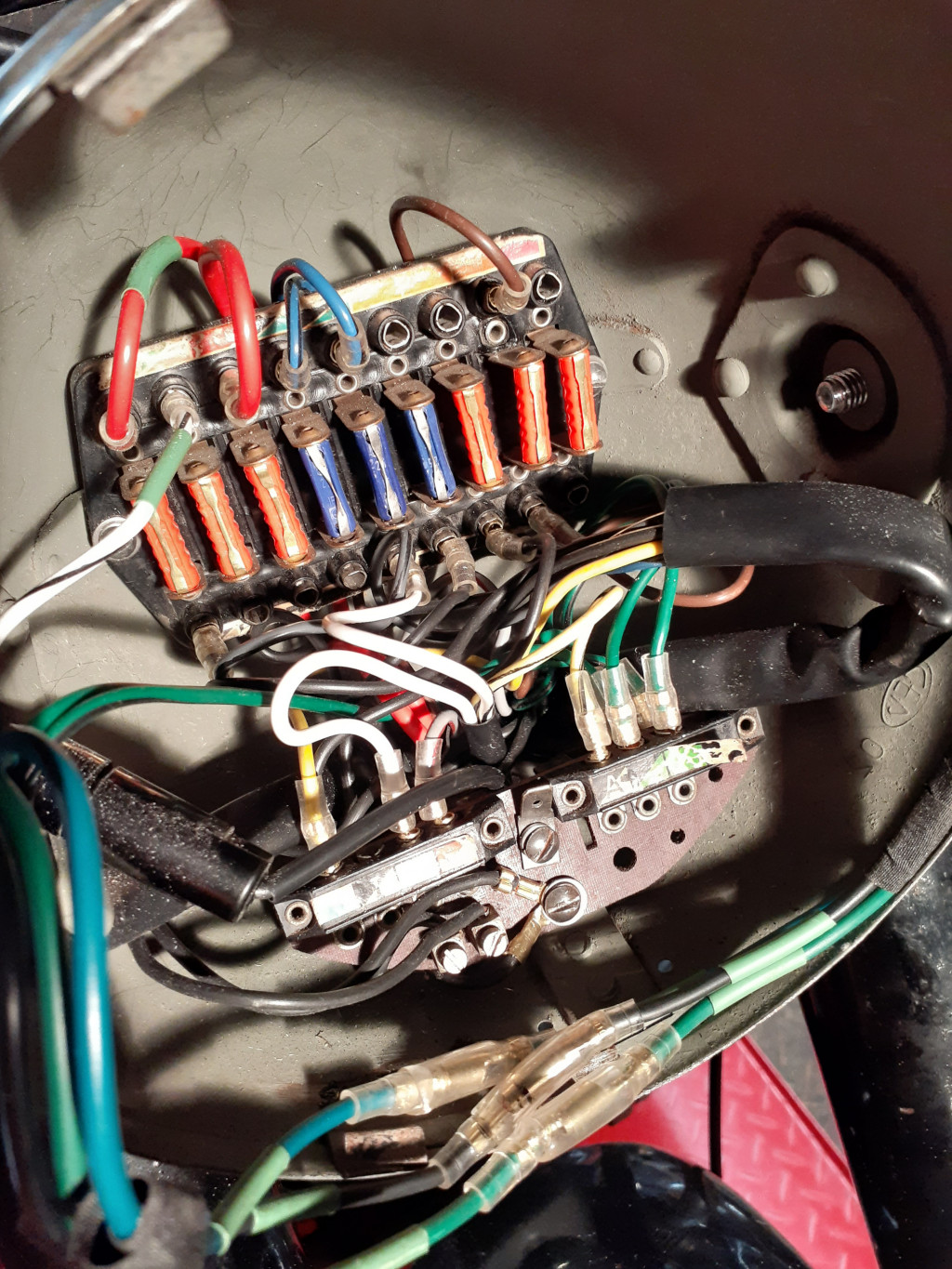 Another good view of the connections inside a standard police headlight bucket.