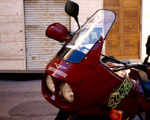 Homemade windshield fitted to a Moto Guzzi Quota 1000. Windshield made by Riccardo Rompani.