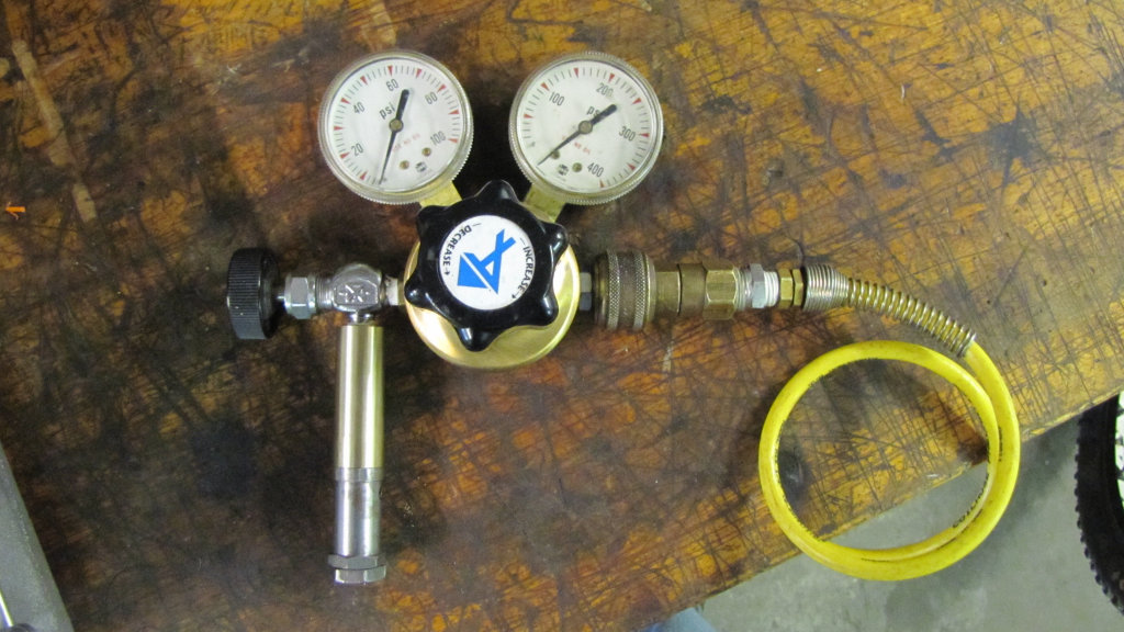 Oil pressure relief valve test aparatus for Tonti frames.
