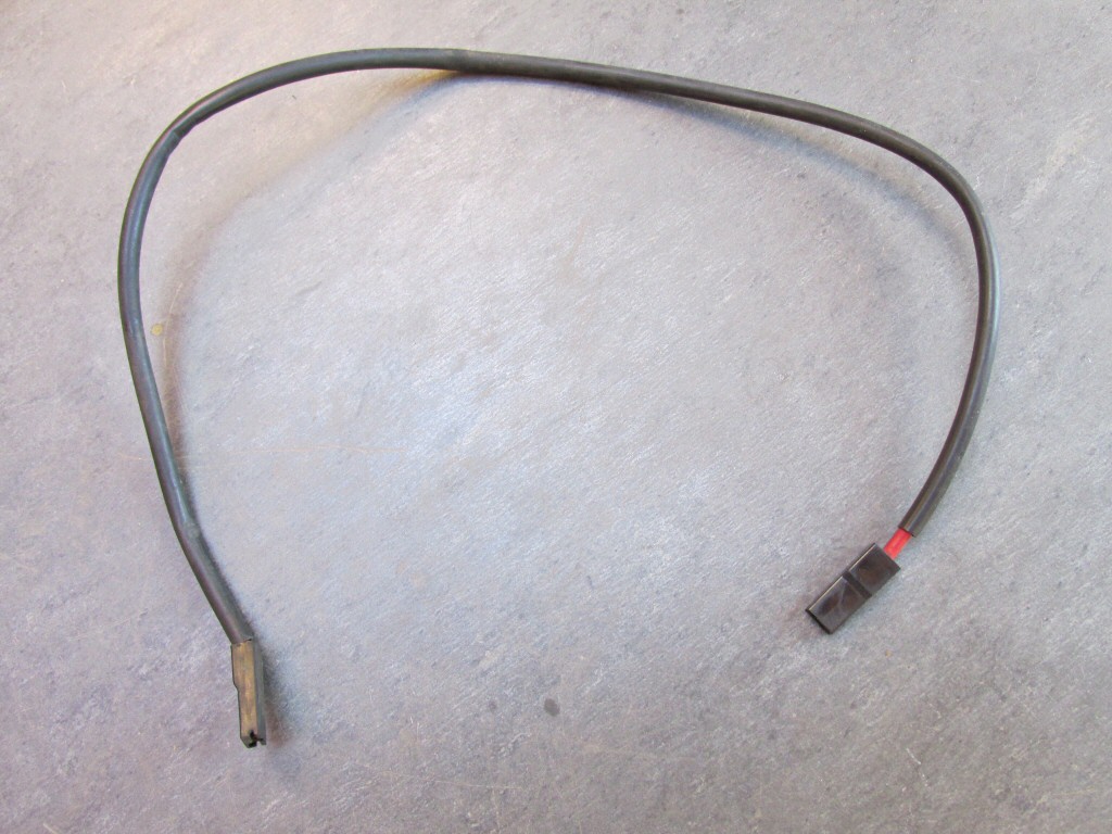 Rectifier to fuse box wiring for a 1985 Moto Guzzi Le Mans 1000 (MG# 28748660).