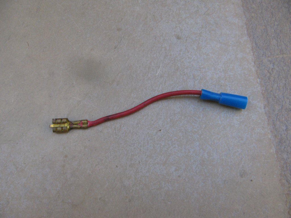 Sub-harness connecting the generator indicator light to the grounding circuit on the main harness (dual gauge dash only). Terminal with blue insulation is not original.